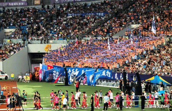 球队遭遇暴雨袭击，中超赛事临时受影响(球队遭遇暴雨袭击,中超赛事临时受影响吗)